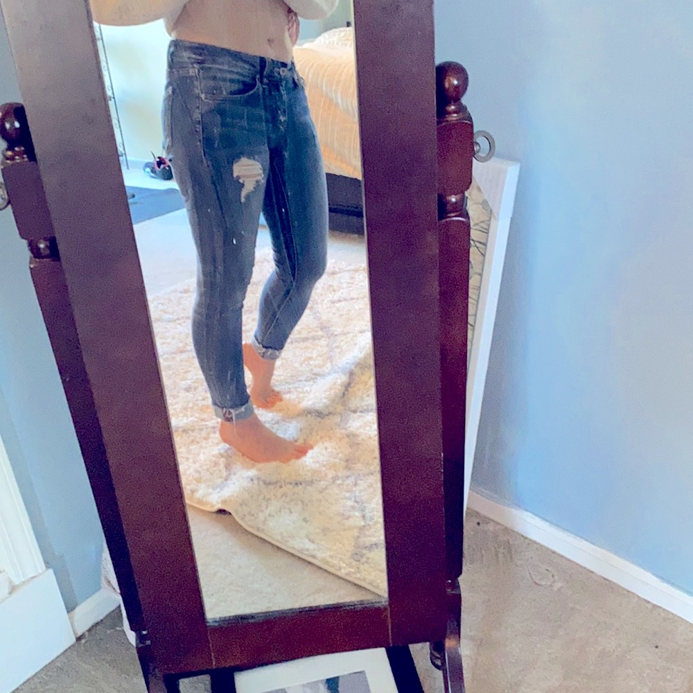 Like new KanCan distressed skinny jeans